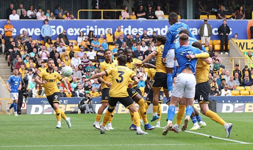 Wolves chia điểm với Sunderland trong trận cầu có thẻ đỏ Wolves chia điểm với Sunderland trong trận cầu có thẻ đỏ