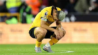 Wolves chính thức rớt hạng Premier League