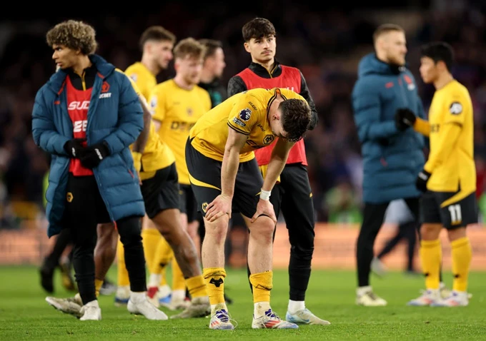 Wolves chính thức rớt hạng Premier League Wolves chính thức rớt hạng Premier League