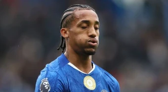 Wright-Phillips thúc giục Joao Pedro rời Chelsea để tới Barca