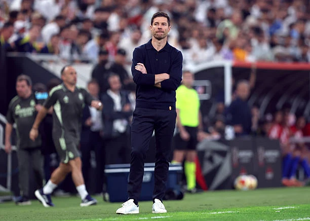 Xabi Alonso gánh áp lực ngàn cân giữa mớ hỗn độn tại Chelsea