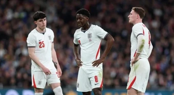 Xem Mainoo đá cặp Anderson ở tuyển Anh, Man Utd nửa mừng nửa lo