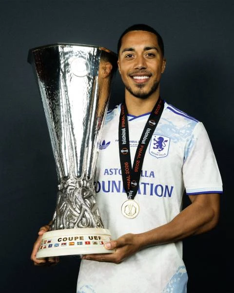 Youri Tielemans: 'Tôi nợ Aston Villa cả thế giới, nhưng MU vĩ đại hơn' Youri Tielemans: 'Tôi nợ Aston Villa cả thế giới, nhưng MU vĩ đại hơn'
