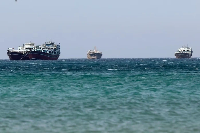 "Sát thủ giấu mặt" đe dọa tàu thuyền mắc kẹt gần eo biển Hormuz "Sát thủ giấu mặt" đe dọa tàu thuyền mắc kẹt gần eo biển Hormuz