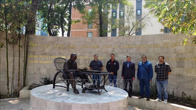 136 năm Ngày sinh Chủ tịch Hồ Chí Minh: Hình ảnh Bác sống mãi giữa lòng thủ đô Mexico City 136 năm Ngày sinh Chủ tịch Hồ Chí Minh: Hình ảnh Bác sống mãi giữa lòng thủ đô Mexico City