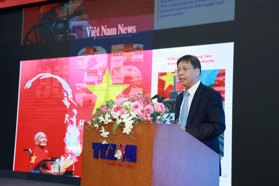 Báo Việt Nam News and Law kỷ niệm 35 năm ngày phát hành số báo đầu tiên Báo Việt Nam News and Law kỷ niệm 35 năm ngày phát hành số báo đầu tiên