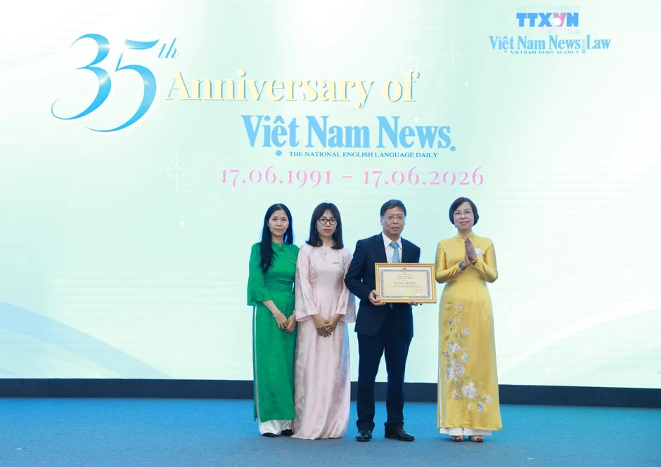 Báo Việt Nam News and Law kỷ niệm 35 năm ngày phát hành số báo đầu tiên Báo Việt Nam News and Law kỷ niệm 35 năm ngày phát hành số báo đầu tiên