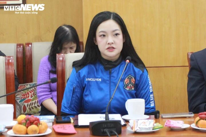 Cuộc gặp gỡ lịch sử giữa hai thế hệ người Việt từng du hành vũ trụ Cuộc gặp gỡ lịch sử giữa hai thế hệ người Việt từng du hành vũ trụ
