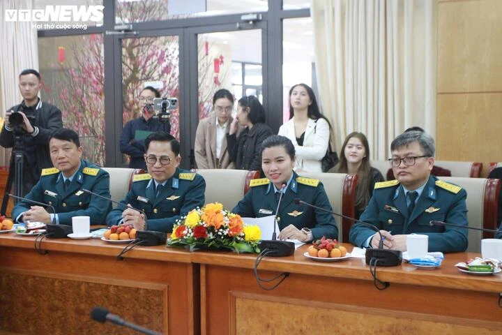 Cuộc gặp gỡ lịch sử giữa hai thế hệ người Việt từng du hành vũ trụ Cuộc gặp gỡ lịch sử giữa hai thế hệ người Việt từng du hành vũ trụ