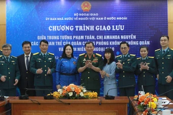 Cuộc gặp gỡ lịch sử giữa hai thế hệ người Việt từng du hành vũ trụ