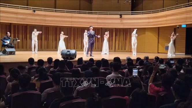 Đêm nhạc Trịnh Công Sơn ‘Nối vòng tay lớn’ đến Singapore Đêm nhạc Trịnh Công Sơn ‘Nối vòng tay lớn’ đến Singapore