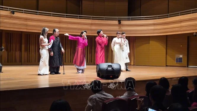 Đêm nhạc Trịnh Công Sơn ‘Nối vòng tay lớn’ đến Singapore Đêm nhạc Trịnh Công Sơn ‘Nối vòng tay lớn’ đến Singapore