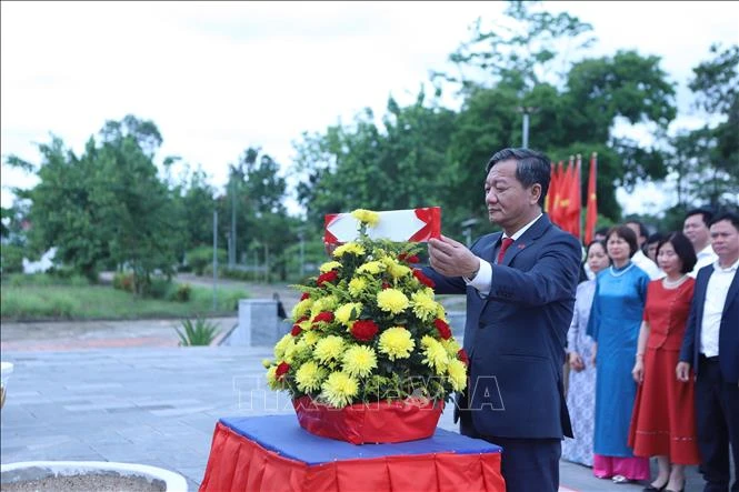 Hành trình 'Về nguồn theo dấu chân Chủ tịch Hồ Chí Minh' tại Lào Hành trình 'Về nguồn theo dấu chân Chủ tịch Hồ Chí Minh' tại Lào