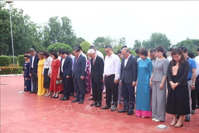 Hành trình 'Về nguồn theo dấu chân Chủ tịch Hồ Chí Minh' tại Lào Hành trình 'Về nguồn theo dấu chân Chủ tịch Hồ Chí Minh' tại Lào