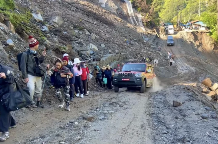 Khách Việt kể 2 tiếng đi trễ giúp thoát trận lũ quét 'tử thần' ở Nepal Khách Việt kể 2 tiếng đi trễ giúp thoát trận lũ quét 'tử thần' ở Nepal