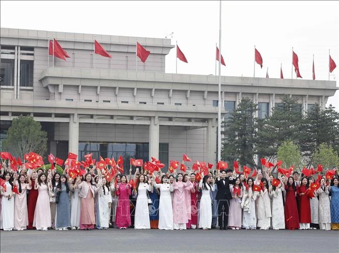 Kiều bào, lưu học sinh tại Trung Quốc xúc động, tin tưởng sau cuộc gặp Tổng Bí thư, Chủ tịch nước Tô Lâm Kiều bào, lưu học sinh tại Trung Quốc xúc động, tin tưởng sau cuộc gặp Tổng Bí thư, Chủ tịch nước Tô Lâm
