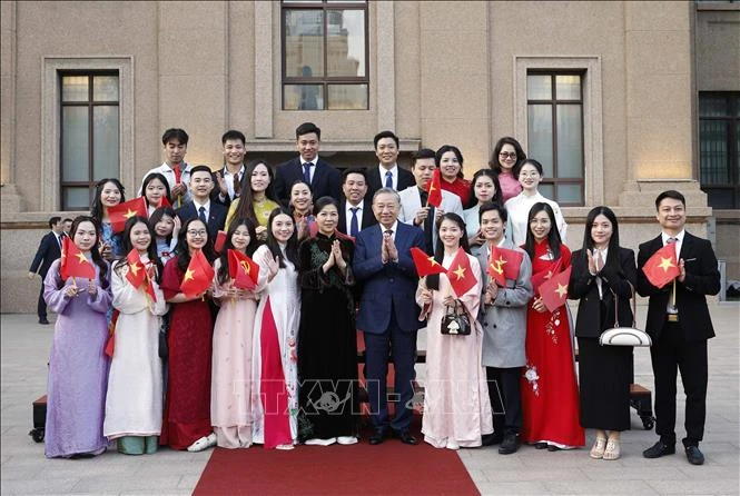 Kiều bào, lưu học sinh tại Trung Quốc xúc động, tin tưởng sau cuộc gặp Tổng Bí thư, Chủ tịch nước Tô Lâm Kiều bào, lưu học sinh tại Trung Quốc xúc động, tin tưởng sau cuộc gặp Tổng Bí thư, Chủ tịch nước Tô Lâm