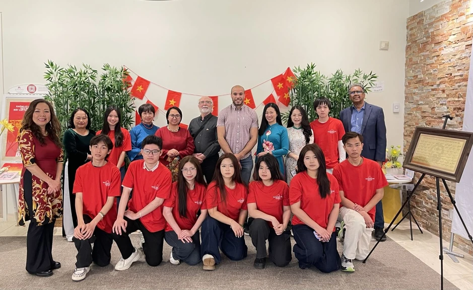 Người xây nhịp cầu văn hóa, giáo dục Việt Nam - Canada Người xây nhịp cầu văn hóa, giáo dục Việt Nam - Canada