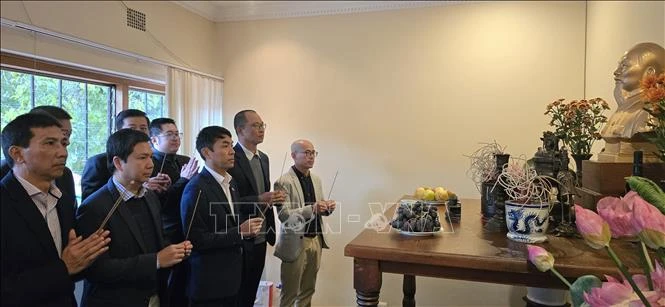 Nhiều hoạt động kỷ niệm ngày sinh nhật Bác tại một số quốc gia trên thế giới Nhiều hoạt động kỷ niệm ngày sinh nhật Bác tại một số quốc gia trên thế giới