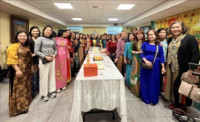 Phụ nữ Việt tại Bỉ rộn ràng đón Xuân và ngày 8/3 Phụ nữ Việt tại Bỉ rộn ràng đón Xuân và ngày 8/3