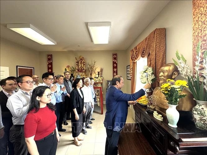 Thắt chặt nhịp cầu hữu nghị Việt Nam - Mỹ từ di sản của Người Thắt chặt nhịp cầu hữu nghị Việt Nam - Mỹ từ di sản của Người