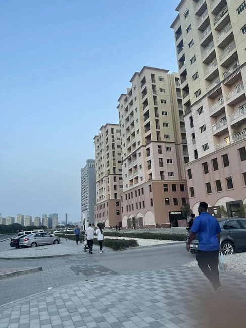 Thư từ Các Tiểu Vương quốc Ả Rập Thống nhất (UAE): Chuyên nghiệp như Dubai Thư từ Các Tiểu Vương quốc Ả Rập Thống nhất (UAE): Chuyên nghiệp như Dubai