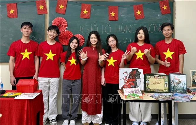 Tôn vinh tiếng Việt: Bồi đắp cội nguồn cho thế hệ trẻ người Việt tại Canada Tôn vinh tiếng Việt: Bồi đắp cội nguồn cho thế hệ trẻ người Việt tại Canada