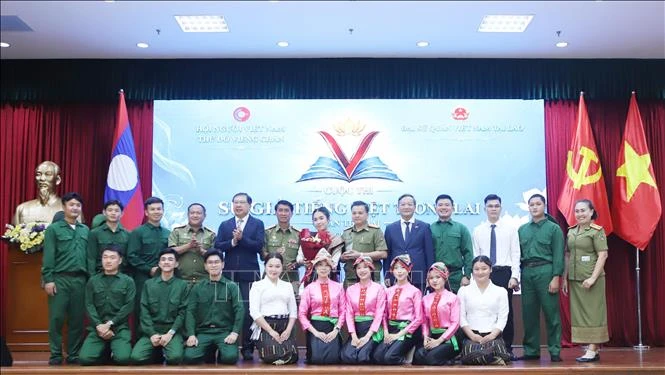 Tôn vinh tiếng Việt: Cầu nối bền vững gắn kết quan hệ đặc biệt Việt Nam - Lào Tôn vinh tiếng Việt: Cầu nối bền vững gắn kết quan hệ đặc biệt Việt Nam - Lào