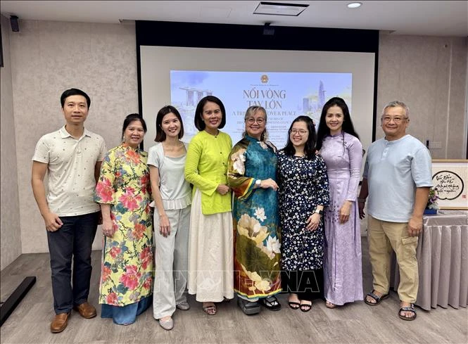 Tôn vinh tiếng Việt: Viết tiếp câu chuyện nguồn cội giữa lòng đảo quốc Sư tử Tôn vinh tiếng Việt: Viết tiếp câu chuyện nguồn cội giữa lòng đảo quốc Sư tử