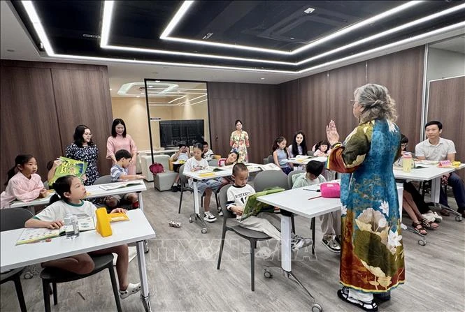 Tôn vinh tiếng Việt: Viết tiếp câu chuyện nguồn cội giữa lòng đảo quốc Sư tử Tôn vinh tiếng Việt: Viết tiếp câu chuyện nguồn cội giữa lòng đảo quốc Sư tử