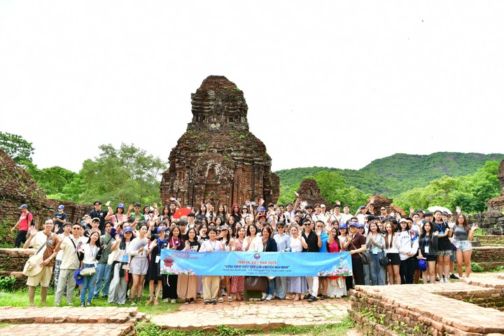 Trại hè Việt Nam 2026: 'Hành trình di sản, gắn kết cội nguồn' Trại hè Việt Nam 2026: 'Hành trình di sản, gắn kết cội nguồn'