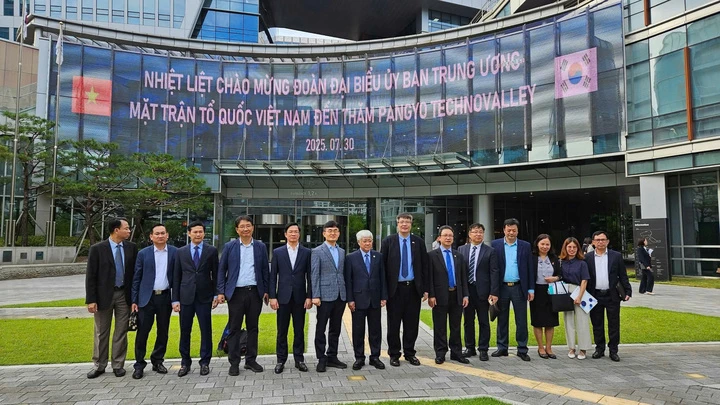 Trí thức Việt ở Hàn Quốc tự hào, đặt niềm tin lớn ở Đại hội Đảng XIV Trí thức Việt ở Hàn Quốc tự hào, đặt niềm tin lớn ở Đại hội Đảng XIV