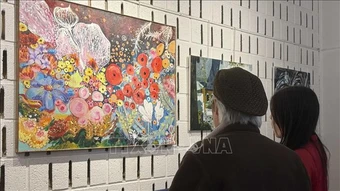 Triển lãm tranh và sách 'Hồn Việt trên đất Pháp'