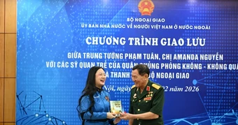 Tướng Phạm Tuân gặp nữ phi hành gia Mỹ gốc Việt đầu tiên bay vào vũ trụ