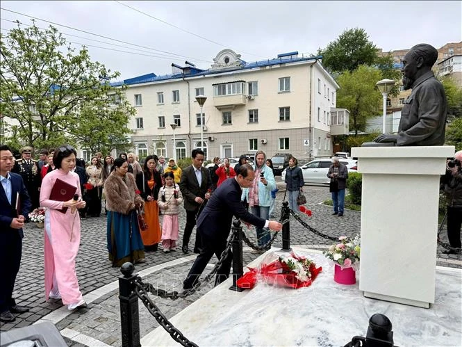 Vang mãi bài ca về Bác giữa không gian xanh vùng Viễn Đông Nga Vang mãi bài ca về Bác giữa không gian xanh vùng Viễn Đông Nga