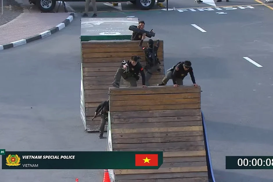 Video cảnh sát đặc nhiệm Việt Nam tranh tài ở UAE SWAT Challenge Video cảnh sát đặc nhiệm Việt Nam tranh tài ở UAE SWAT Challenge