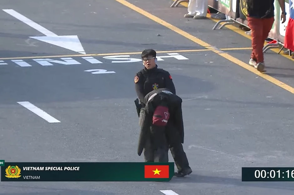 Video cảnh sát đặc nhiệm Việt Nam tranh tài ở UAE SWAT Challenge Video cảnh sát đặc nhiệm Việt Nam tranh tài ở UAE SWAT Challenge