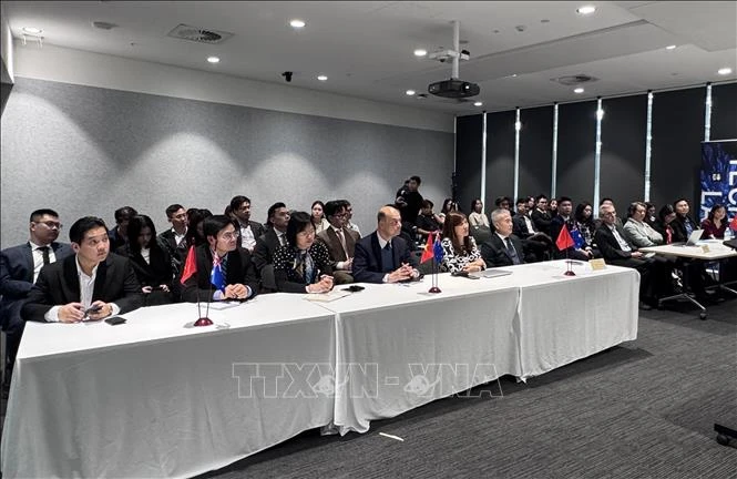 Xây dựng mạng lưới kết nối trí thức trẻ Việt Nam tại Australia Xây dựng mạng lưới kết nối trí thức trẻ Việt Nam tại Australia