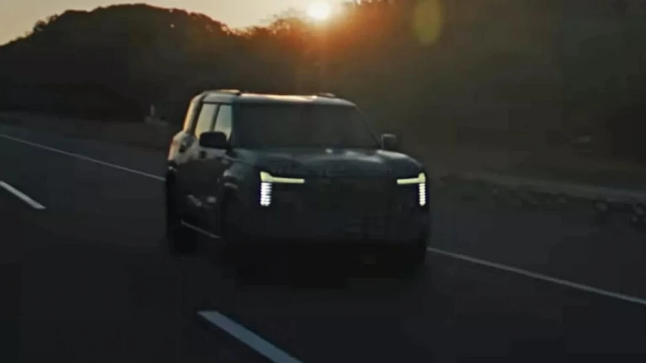 "Huyền thoại" Mitsubishi Pajero tái sinh: Khung gầm thang, sẵn sàng đấu Land Cruiser