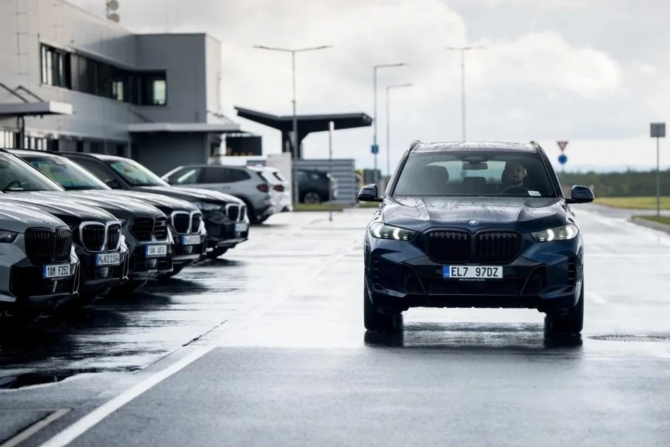 BMW giới thiệu loạt xe bọc thép mới, chống đạn, chống nổ, đạt tốc độ hơn 200km/h BMW giới thiệu loạt xe bọc thép mới, chống đạn, chống nổ, đạt tốc độ hơn 200km/h
