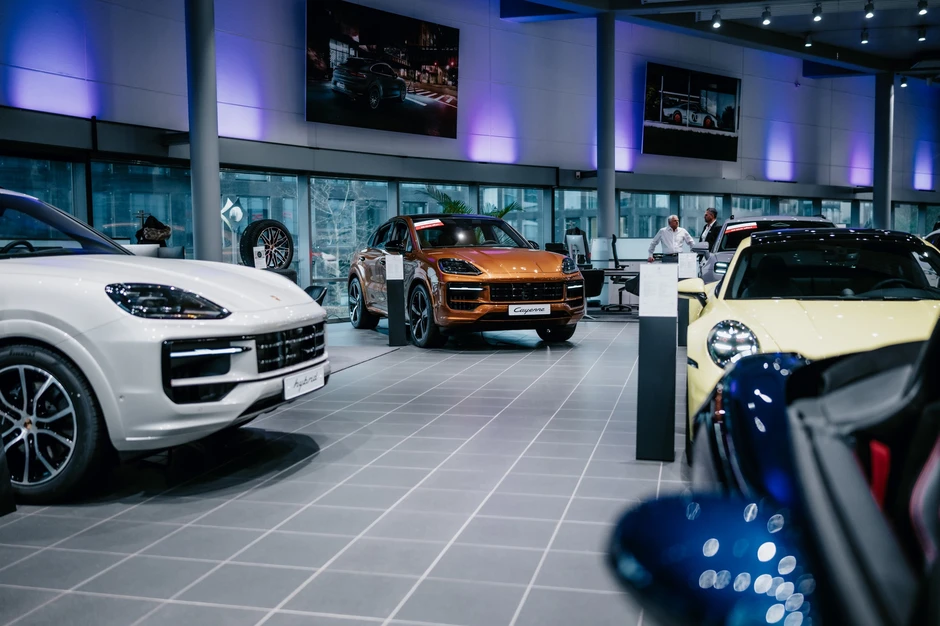 Cổ đông 'vã mồ hôi' với chiến lược xe điện của Porsche Cổ đông 'vã mồ hôi' với chiến lược xe điện của Porsche