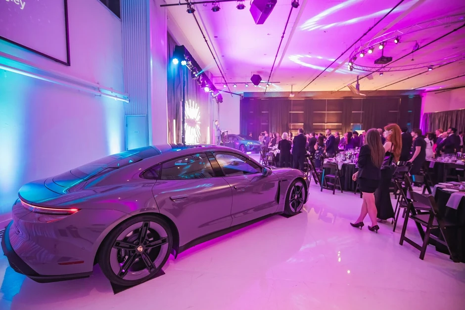 Cổ đông 'vã mồ hôi' với chiến lược xe điện của Porsche Cổ đông 'vã mồ hôi' với chiến lược xe điện của Porsche