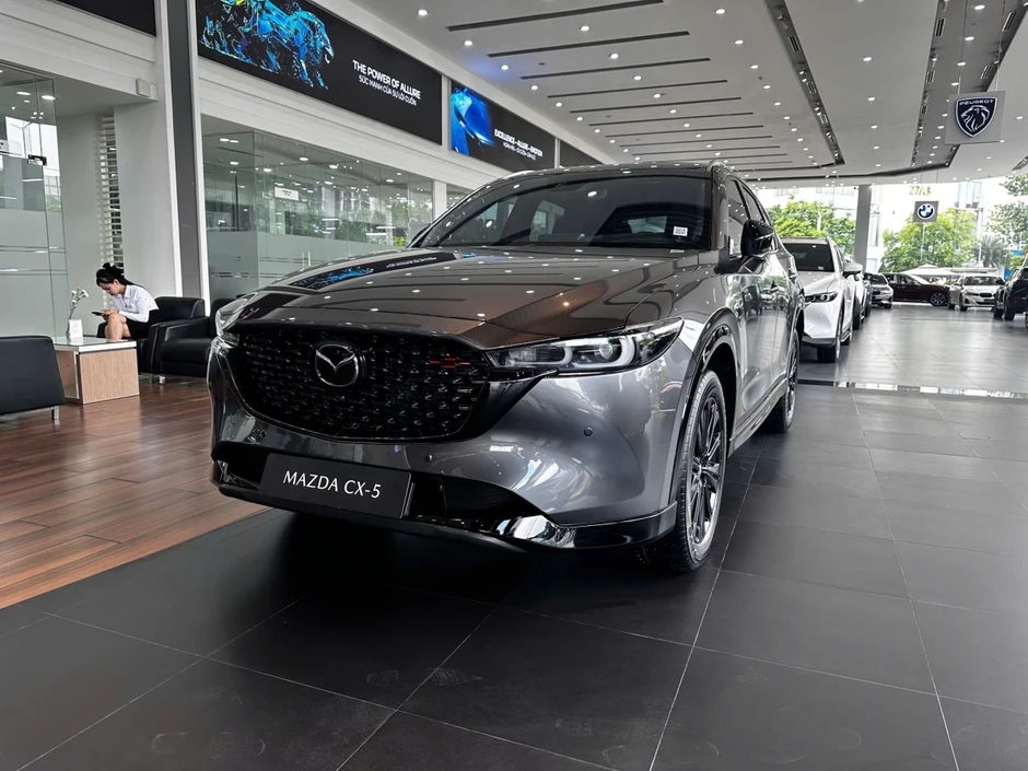 Cuộc chiến giữ ngôi vương ngày càng khốc liệt, khiến Mazda CX-5 tiếp tục giảm giá Cuộc chiến giữ ngôi vương ngày càng khốc liệt, khiến Mazda CX-5 tiếp tục giảm giá