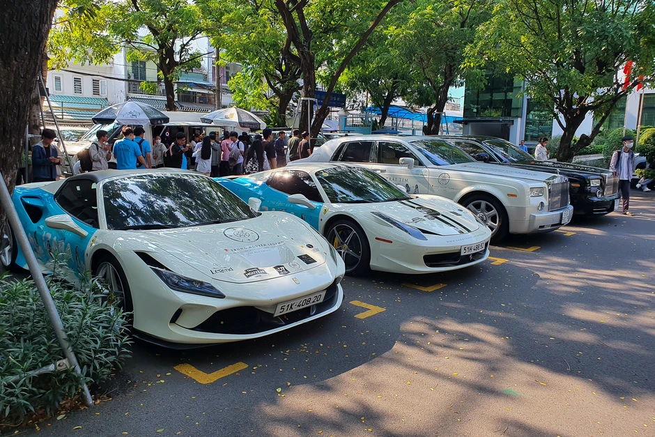 Dàn siêu xe của Trung Nguyên tụ họp Dàn siêu xe của Trung Nguyên tụ họp
