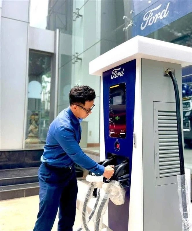 Ford Việt Nam giảm giá "sốc" 900 triệu đồng cho Mustang Mach-E Ford Việt Nam giảm giá "sốc" 900 triệu đồng cho Mustang Mach-E