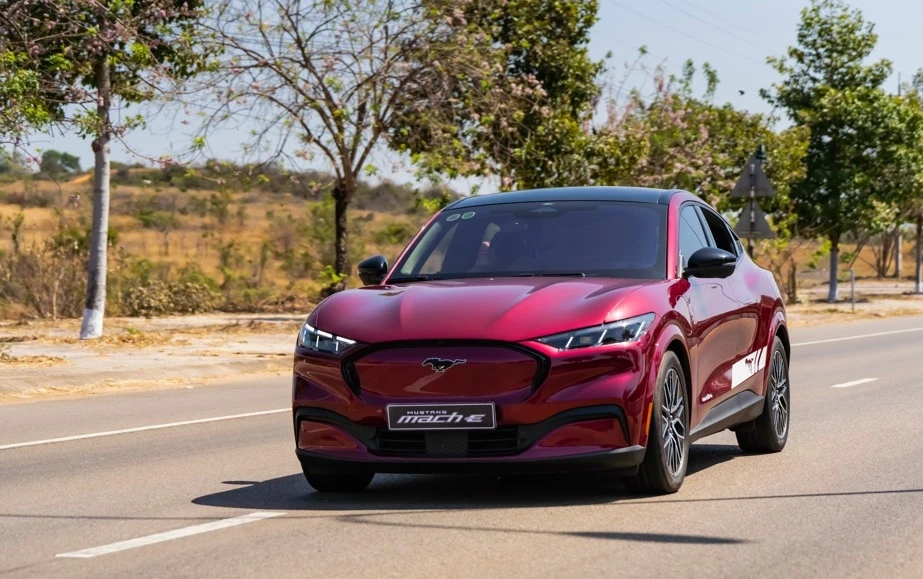 Ford Việt Nam giảm giá "sốc" 900 triệu đồng cho Mustang Mach-E Ford Việt Nam giảm giá "sốc" 900 triệu đồng cho Mustang Mach-E
