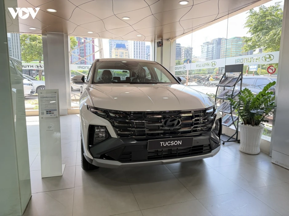 Giá Hyundai Tucson chạm đáy mới: Rẻ ngang SUV hạng B, các đối thủ lo lắng Giá Hyundai Tucson chạm đáy mới: Rẻ ngang SUV hạng B, các đối thủ lo lắng