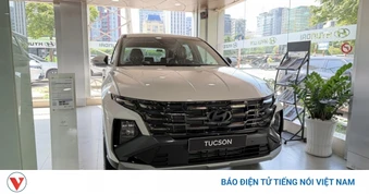 Giá Hyundai Tucson chạm đáy mới: Rẻ ngang SUV hạng B, các đối thủ lo lắng