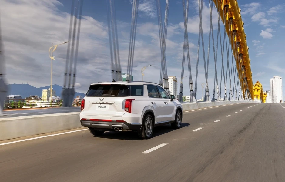 Hyundai Palisade gây "sốt" khi được giảm giá niêm yết: SUV hạng E giá ngang hạng D Hyundai Palisade gây "sốt" khi được giảm giá niêm yết: SUV hạng E giá ngang hạng D