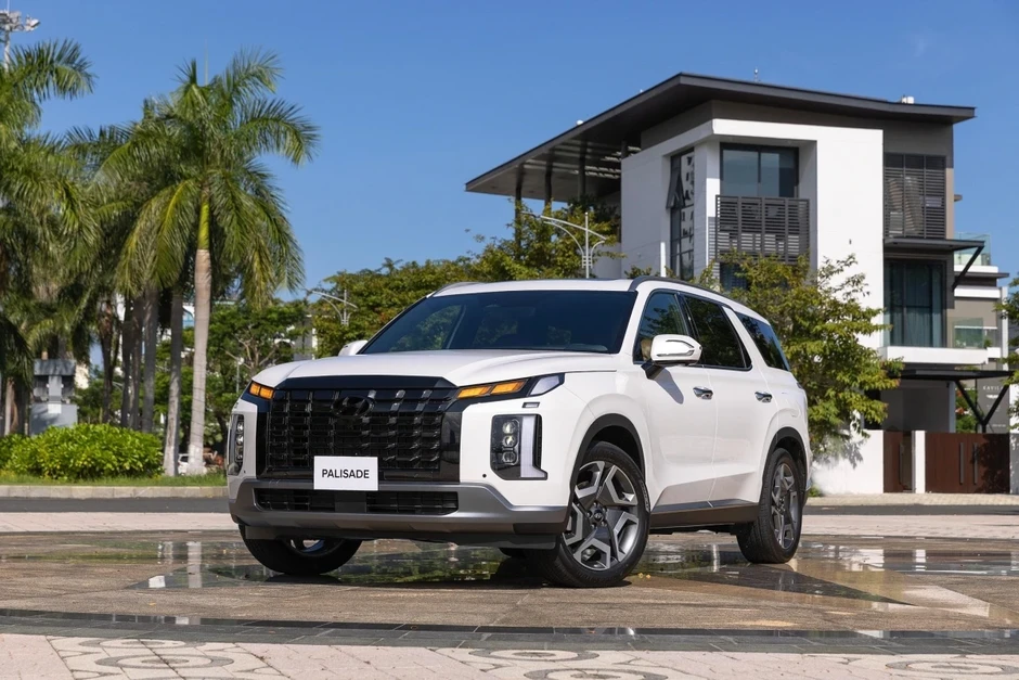 Hyundai Palisade gây "sốt" khi được giảm giá niêm yết: SUV hạng E giá ngang hạng D Hyundai Palisade gây "sốt" khi được giảm giá niêm yết: SUV hạng E giá ngang hạng D